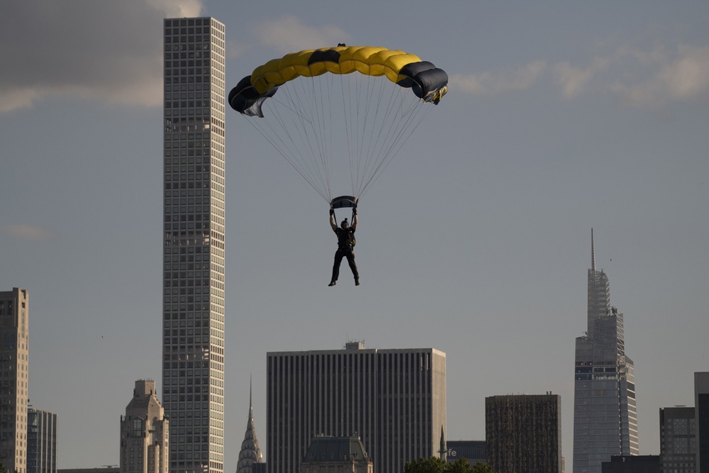 <em>A jumper parachutes into Central Park against the Manhattan skyline (U.S. Air Force)</em>