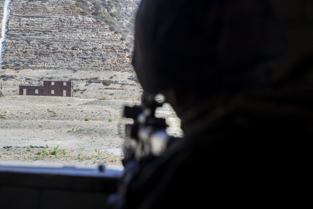 4th MarDiv Marines compete during rifle squad competition