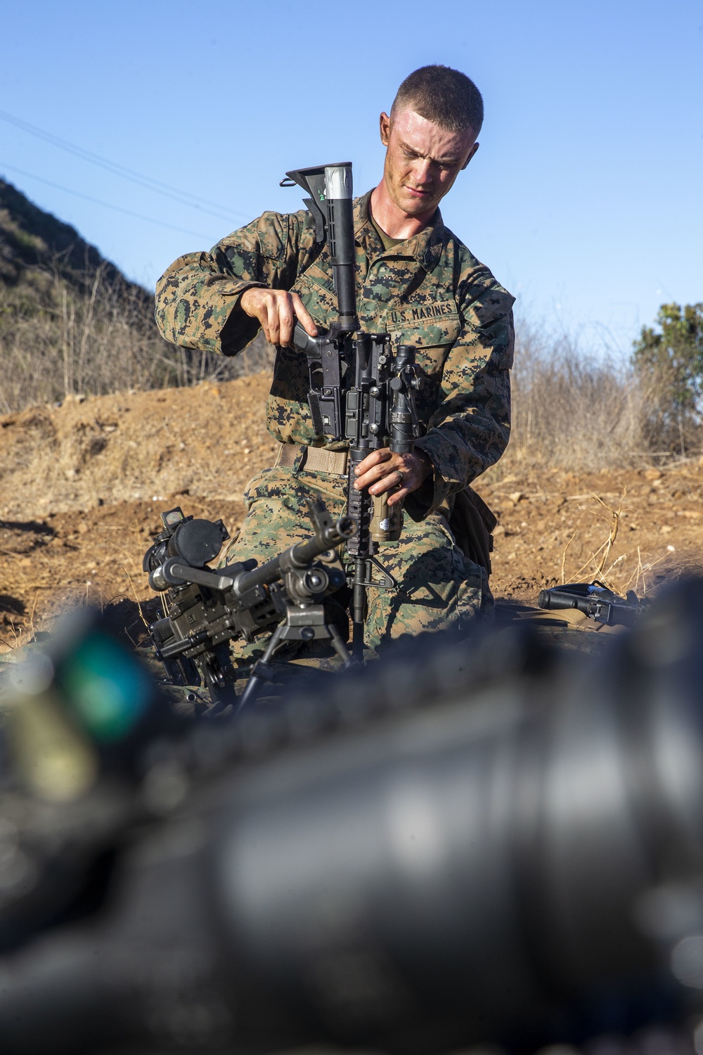 4th MarDiv Marines compete during rifle squad competition