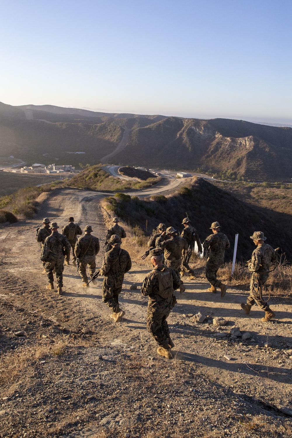 4th MarDiv Marines compete during rifle squad competition