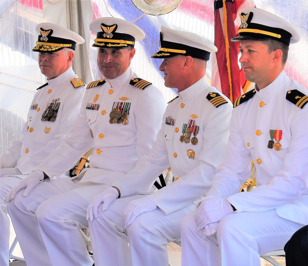 New commander at helm of USCGC Hamilton (WMSL 753)