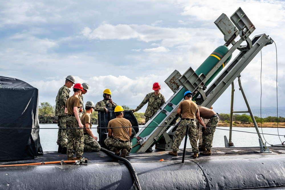 USS Chicago Onloads Ordnance for LSE