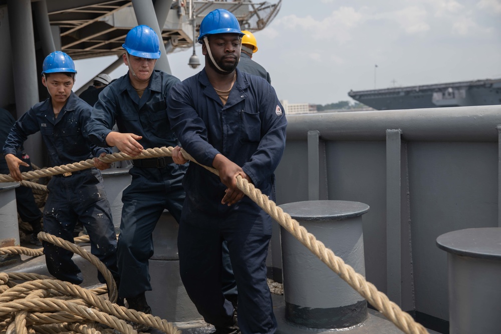 Kearsarge Departs Naval Station Norfolk