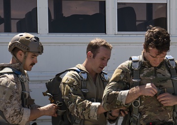 EODMU-1 Conduct Jumps Into San Diego Bay