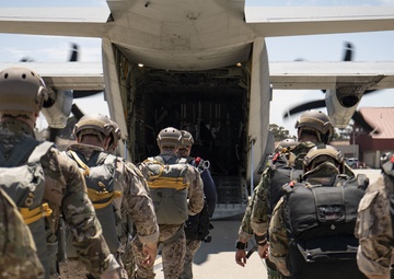 EODMU-1 Conduct Jumps Into San Diego Bay