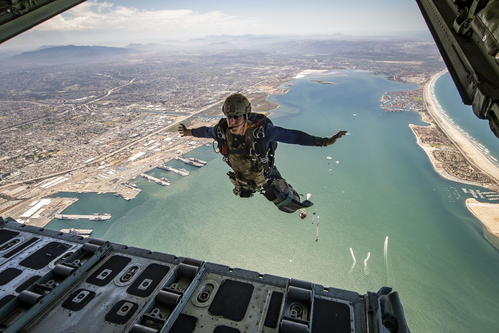 EODMU-1 Conduct Jumps Into San Diego Bay