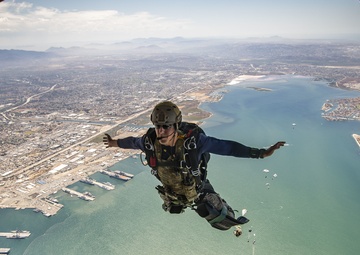 Navy EOD Maritime Insertion Training Enhances Ability to Support Joint Force