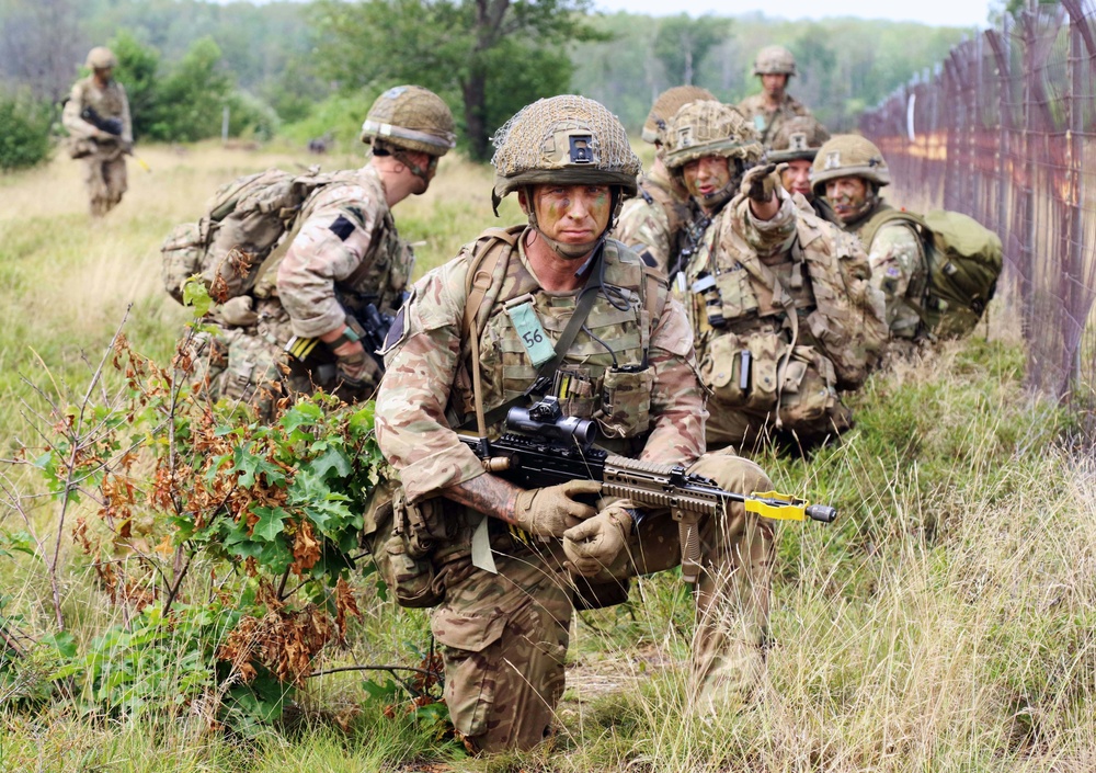 British Parachute Regiment train in Michigan