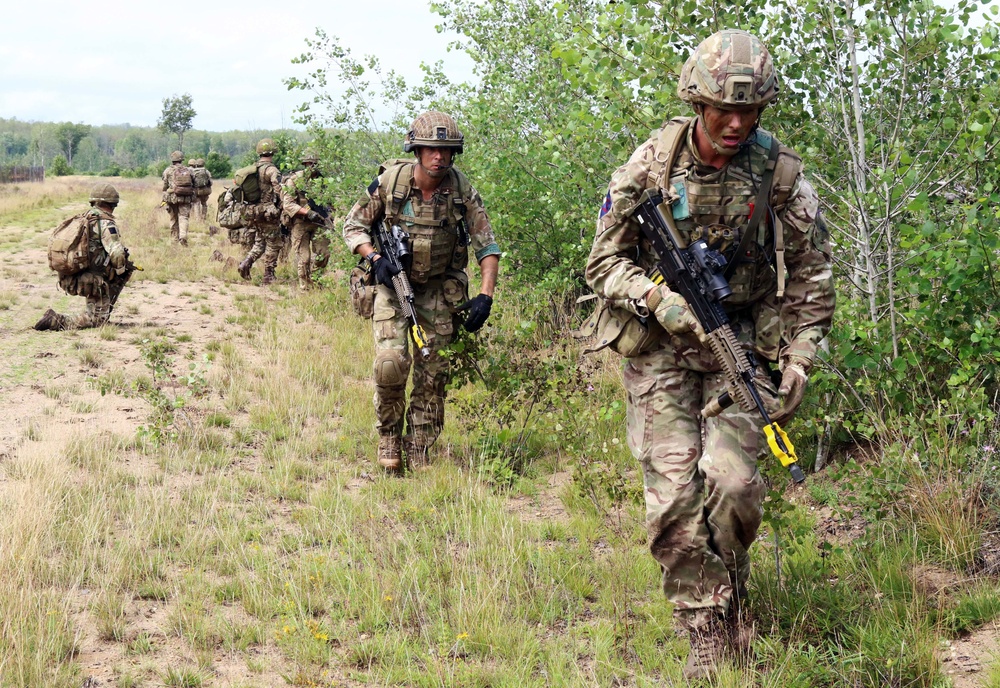 British Parachute Regiment train in Michigan