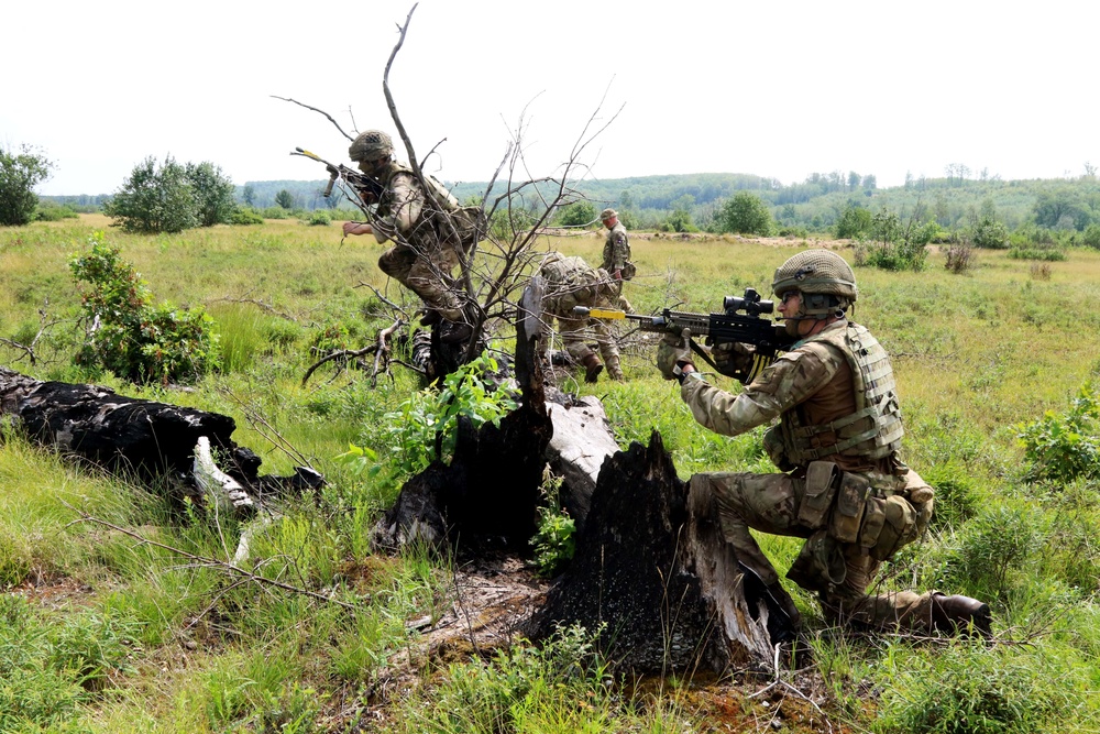 British Parachute Regiment train in Michigan