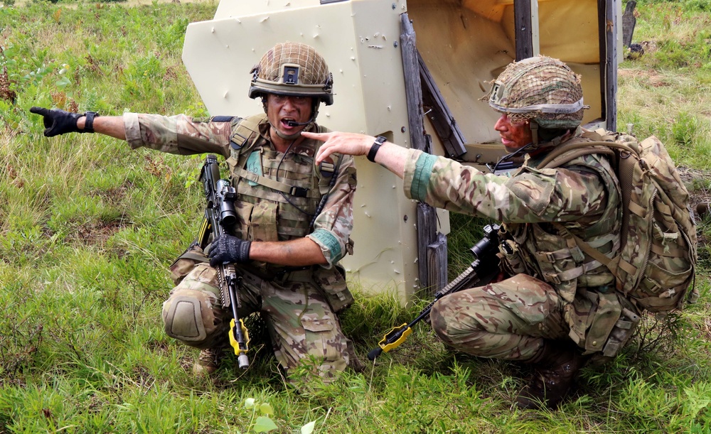 British Parachute Regiment train in Michigan