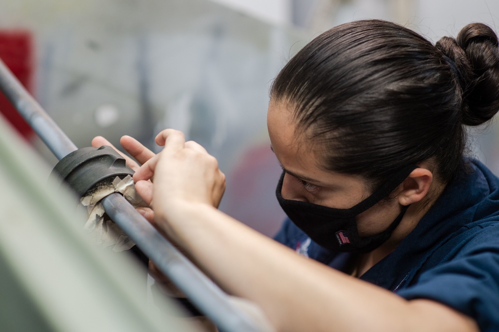 USS Carl Vinson (CVN 70) Sailors Perform Aviation Maintenance