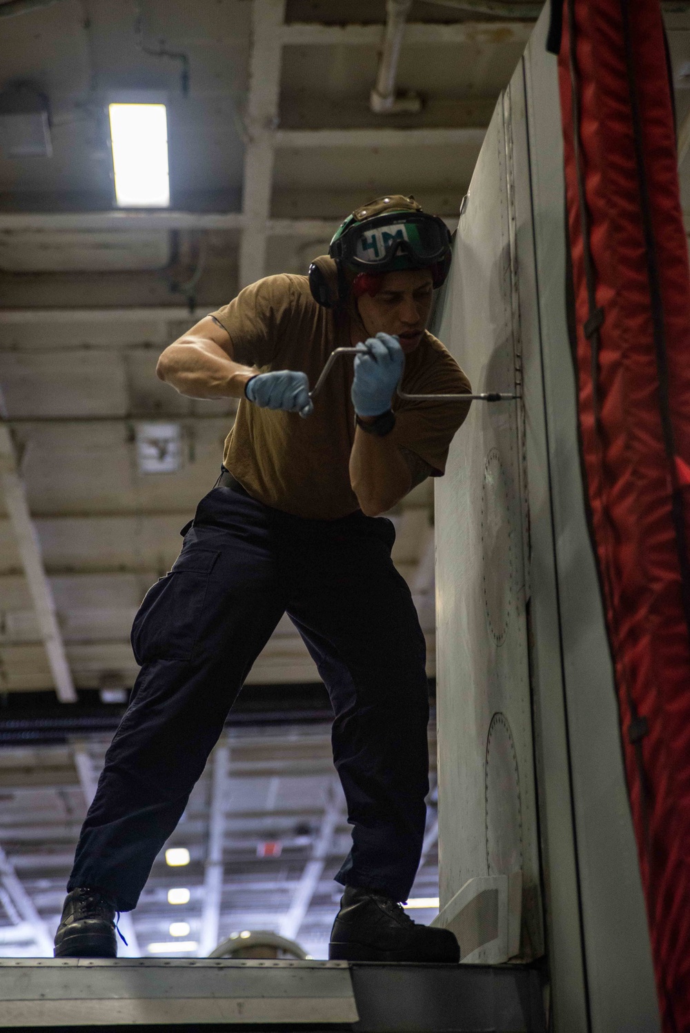 USS Ronald Reagan (CVN 76) Hangar Bay Maintenance