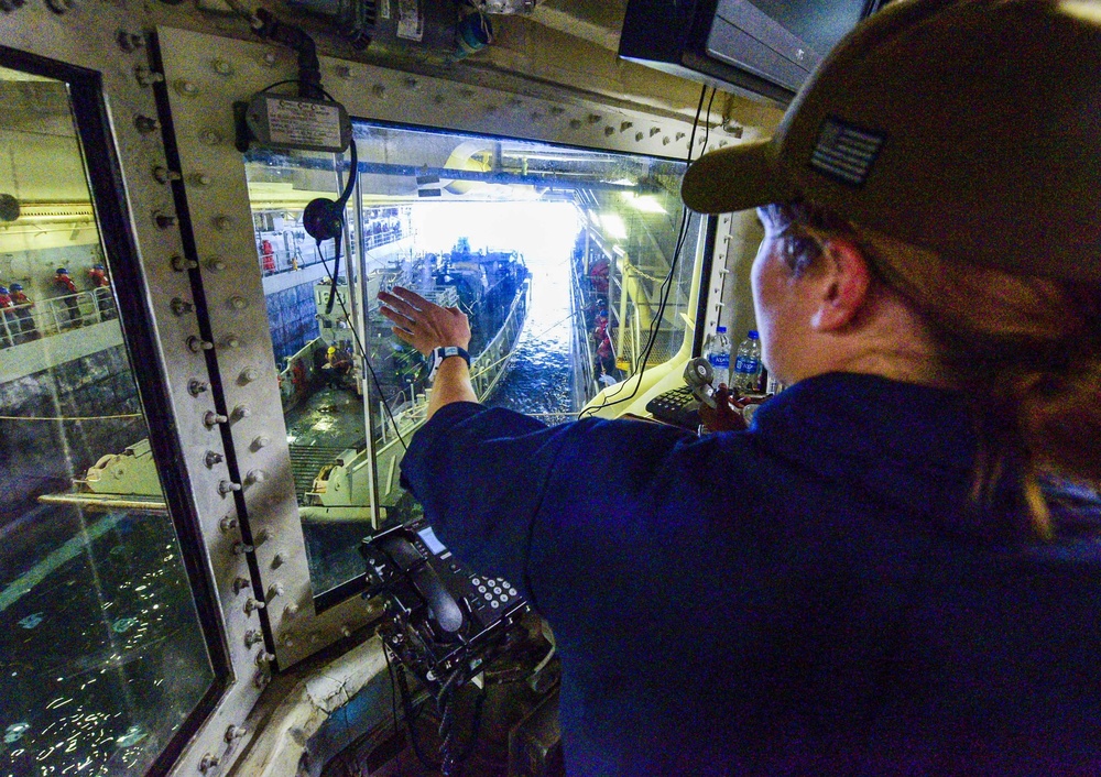 USS John P. Murtha (LPD 26) LCU Recovery
