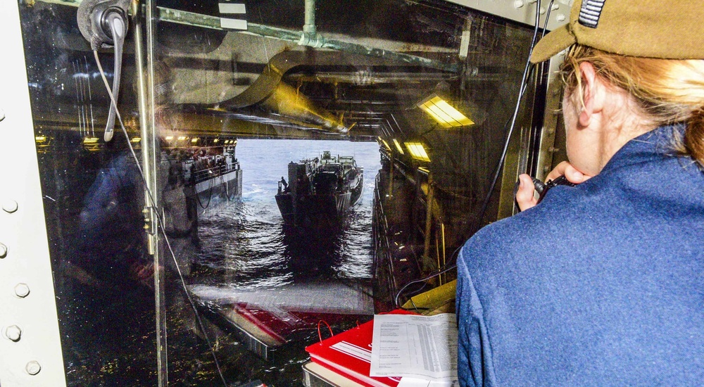 USS John P. Murtha (LPD 26) LCU Recovery