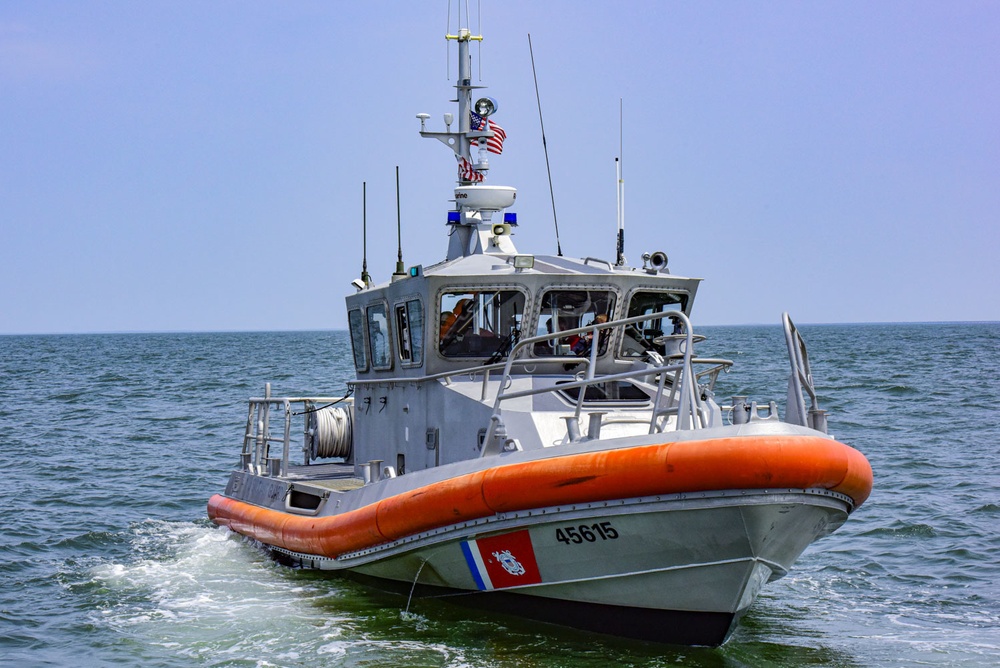 Coast Guard conducts helicopter hoist training off Virginia coast