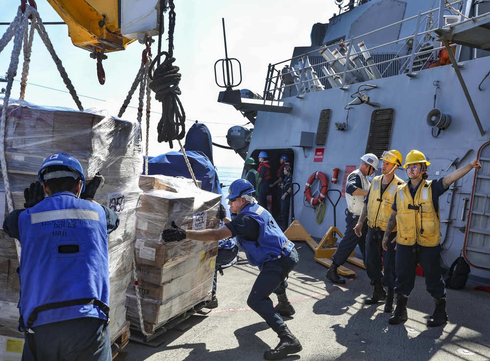 Benfold Conducts Replenishment-at-Sea