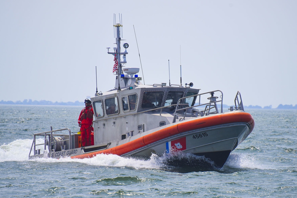 Coast Guard conducts helicopter hoist training off Virginia coast