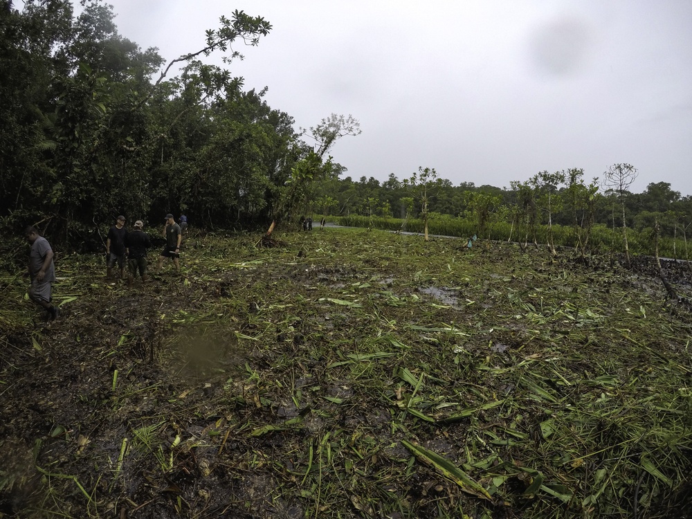 Task Force Koa Moana 21 Marines Assist the Local People of Palau in Cleaning Lake Ngardok