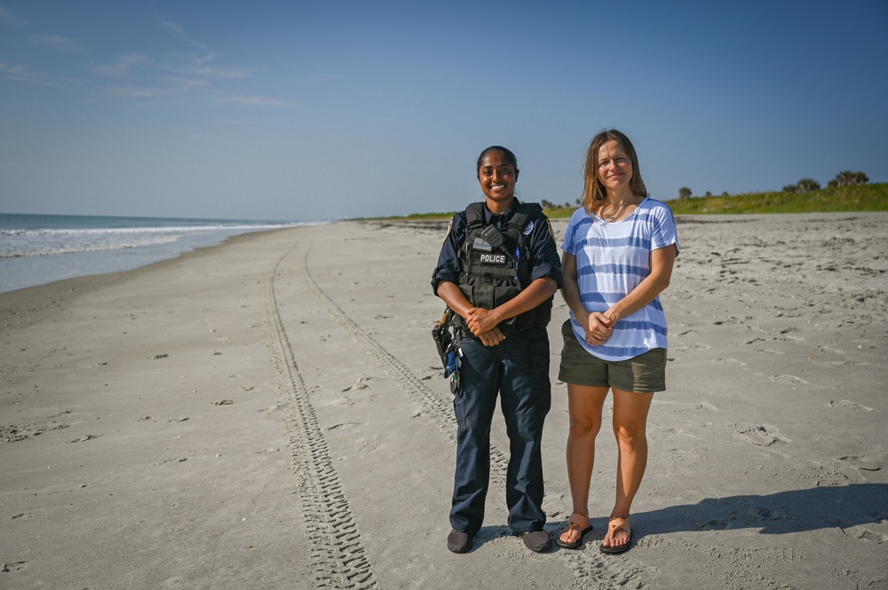 Police Officer Aids Shark Bite Victim at Florida Beach