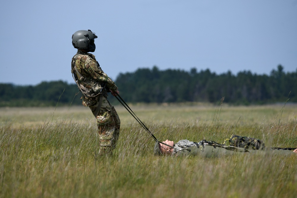 National Guard runs rescue hoist training for Marine, Army Reserve