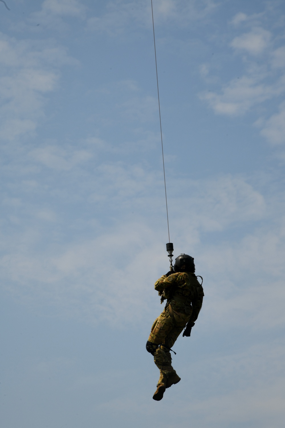 National Guard runs rescue hoist training for Marine, Army Reserve