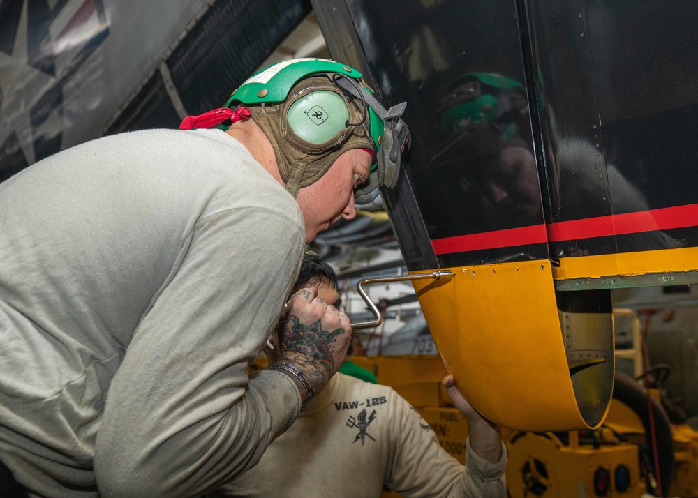 USS Ronald Reagan (CVN 76) Aircraft Maintenance