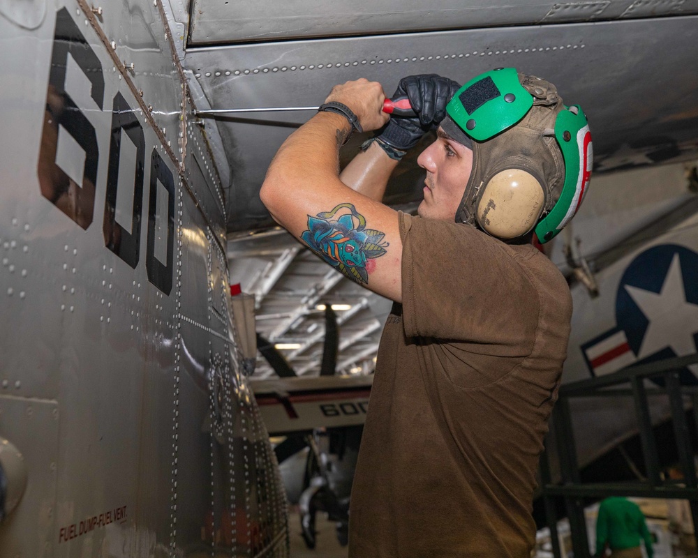 USS Ronald Reagan (CVN 76) Aircraft Maintenance