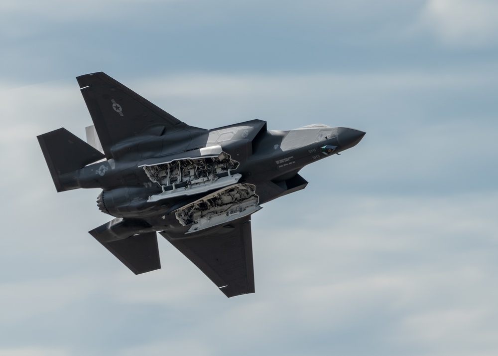 F-35 Demonstration Team showcases Eielson Air Force Base F-35s