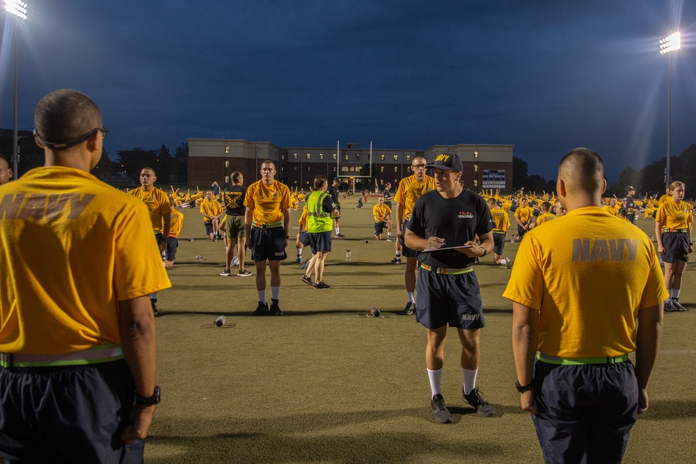 210809-N-YF306-0021 NEWPORT, R.I (Aug. 9, 2021) Officer Candidate Records Times During Physical Readiness Test