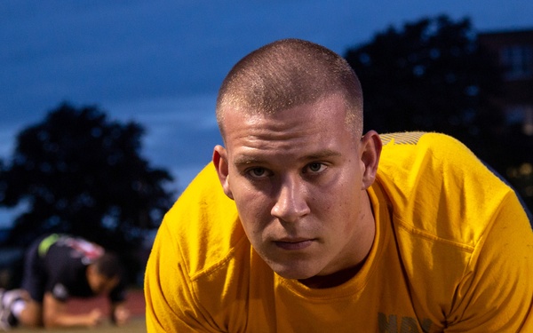 210809-N-YF306-0028 NEWPORT, R.I (Aug. 9, 2021) Officer Candidate Performs Forearm Planks During Physical Readiness Test