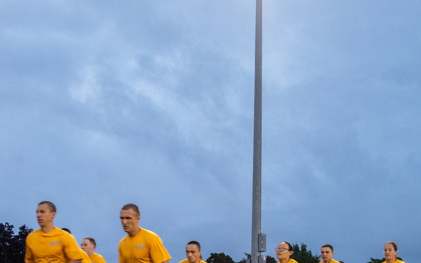 210809-N-YF306-0054 NEWPORT, R.I (Aug. 9, 2021) Officer Candidates Begin Run During Physical Readiness Test