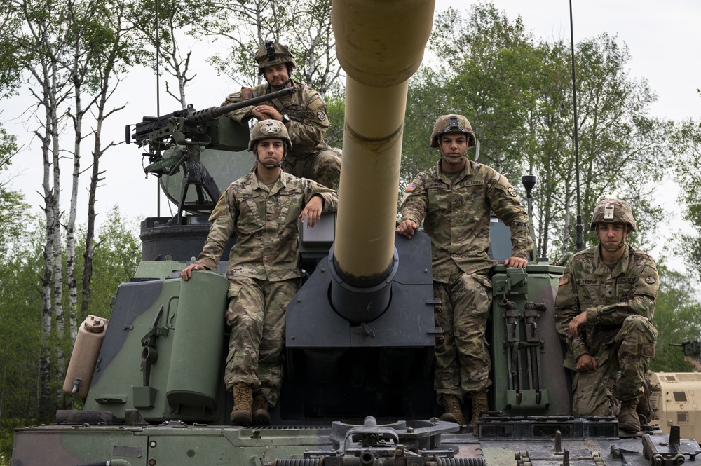 West Virginia Army National Guard 201st Field Artillery Regiment canon crew at Northern Strike 21