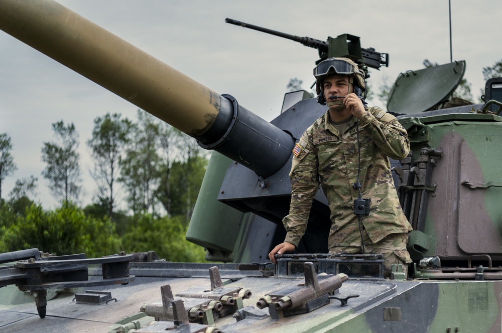 West Virginia Army National Guard 201st Field Artillery Regiment canon crew at Northern Strike 21