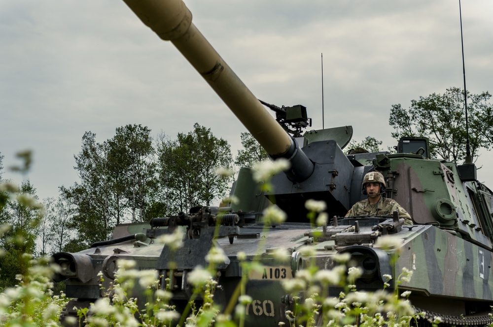 West Virginia Army National Guard 201st Field Artillery Regiment canon crew at Northern Strike 21