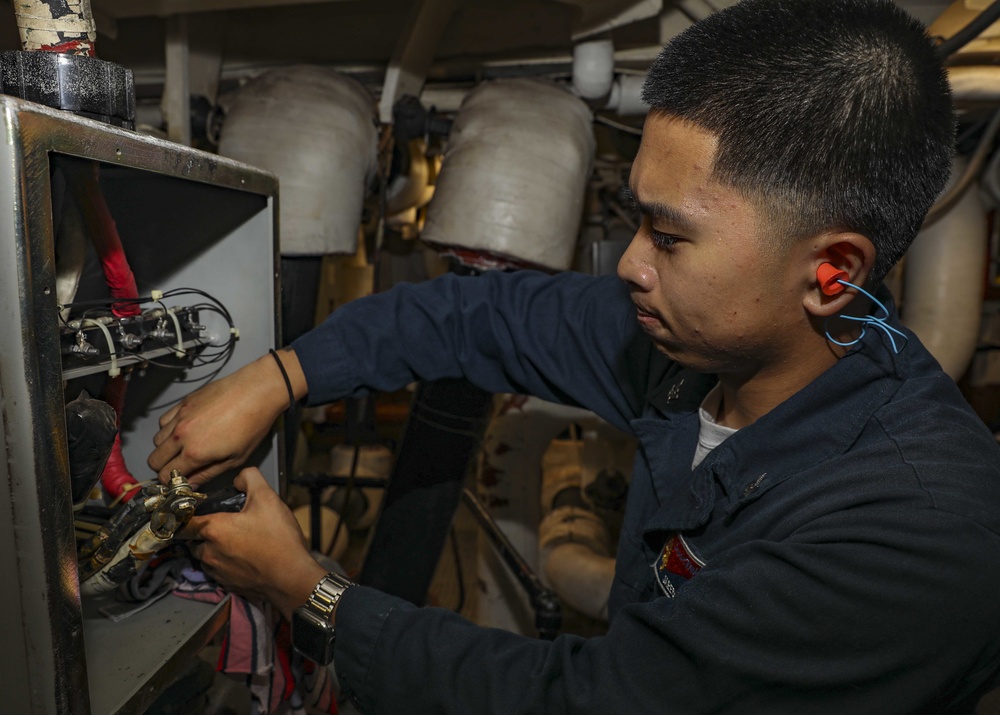 USS Benfold Conducts Routine Operations