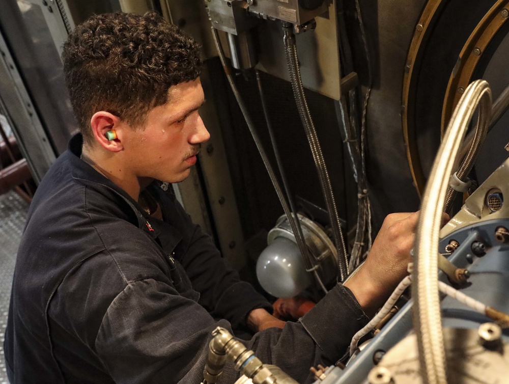 USS Benfold Conducts Routine Operations