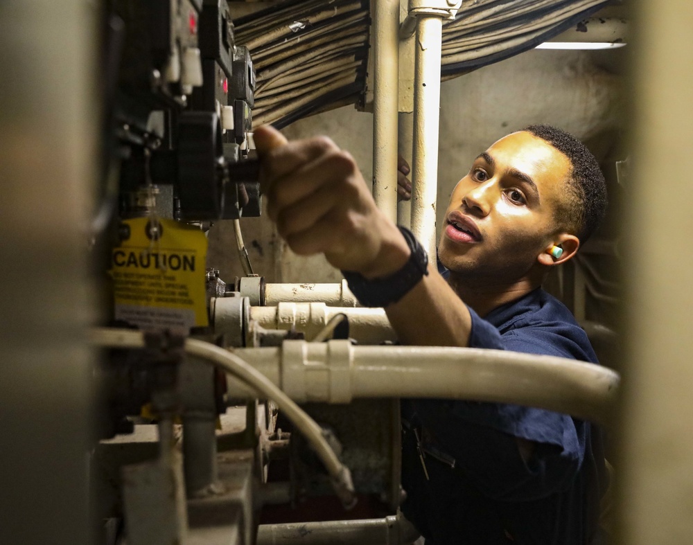 USS Benfold Conducts Routine Operations