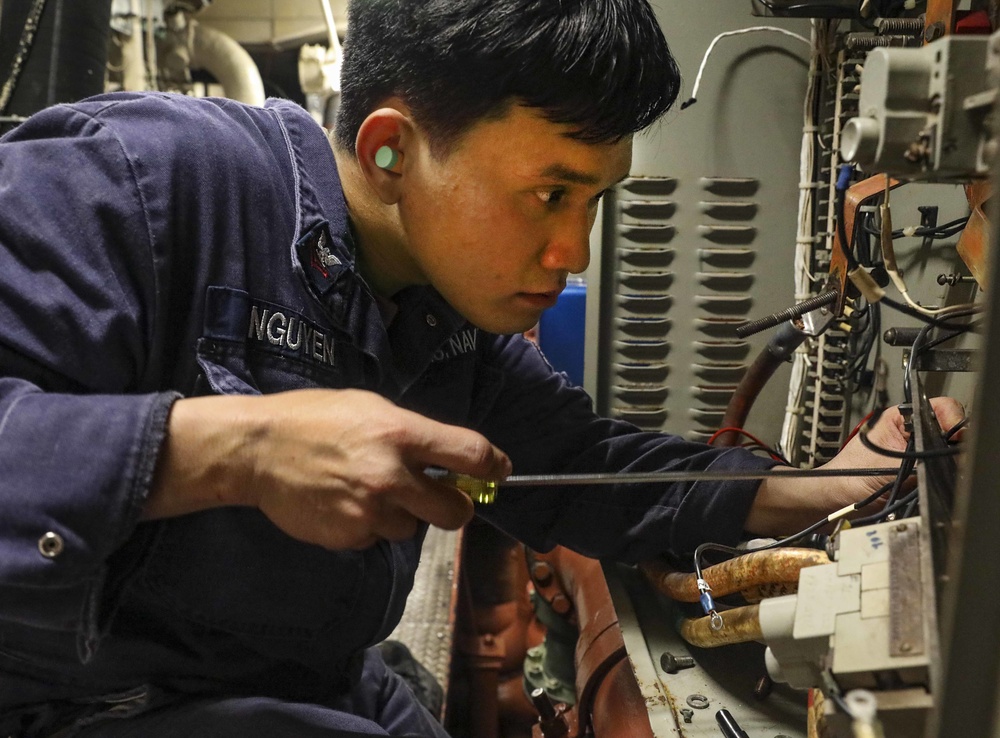 USS Benfold Conducts Routine Operations