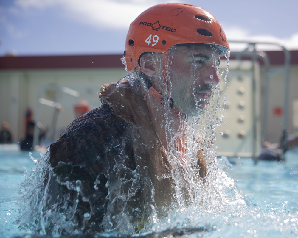 3d Recon Battalion Underwater Egress Training