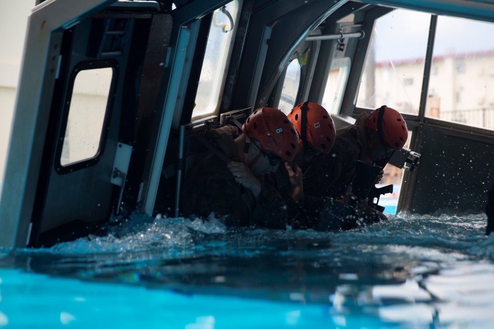 3d Recon Battalion Underwater Egress Training