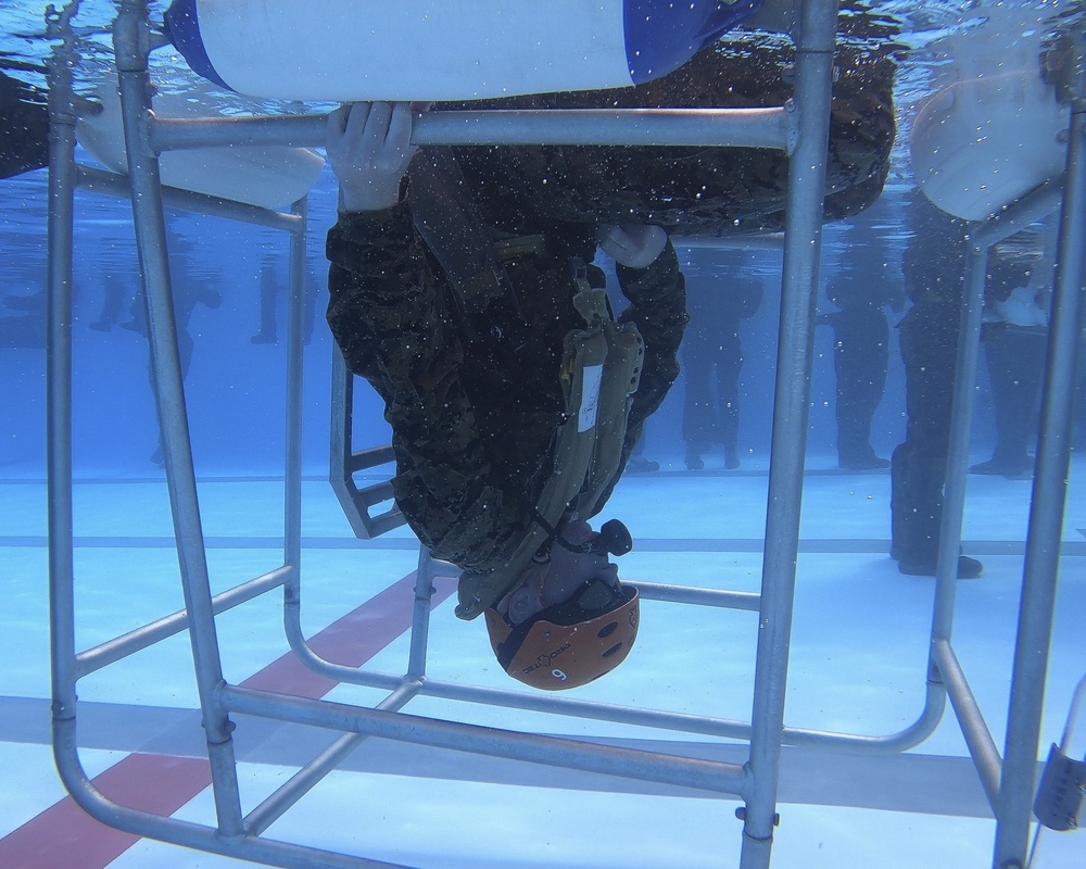 3d Recon Battalion Underwater Egress Training