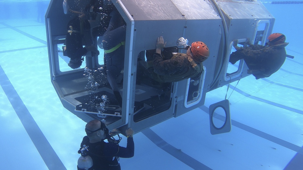 3d Recon Battalion Underwater Egress Training