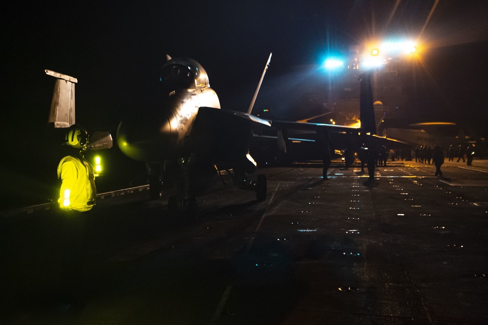 USS Carl Vinson (CVN 70) Conducts Night Time Flight Operations