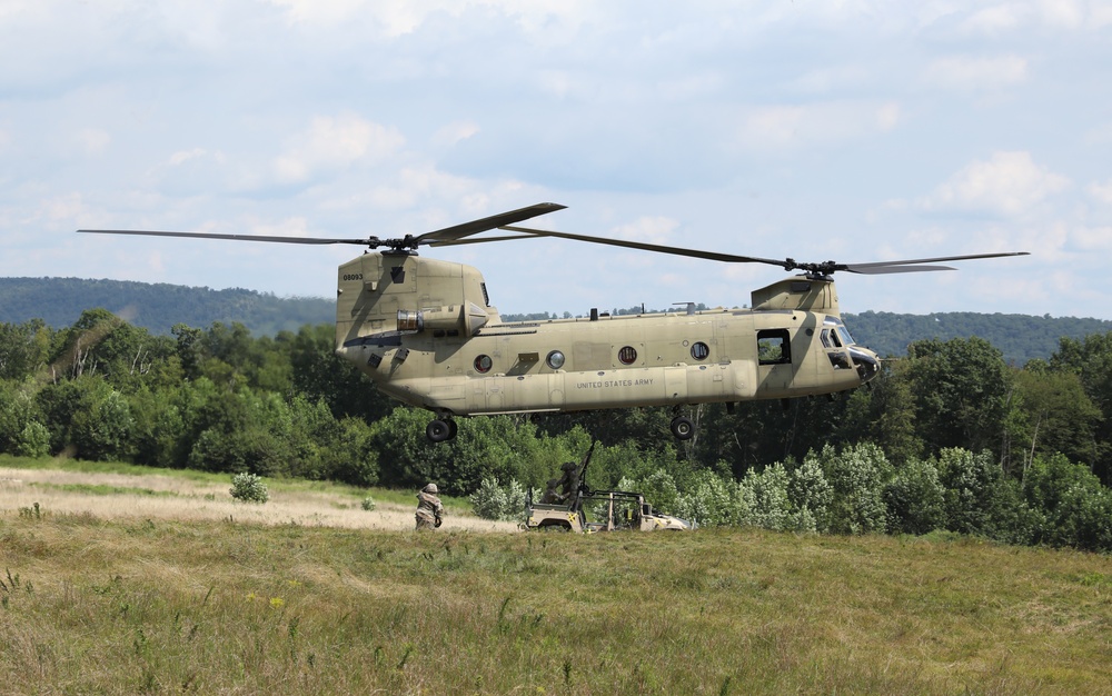 1-109th Infantry Soldiers conduct sling load training