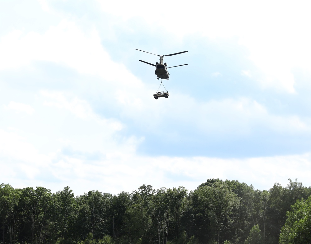 1-109th Infantry Soldiers conduct sling load training