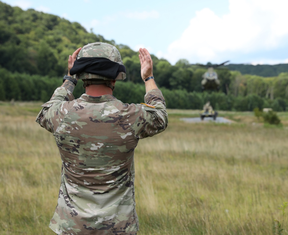 1-109th Infantry Soldiers conduct sling load training