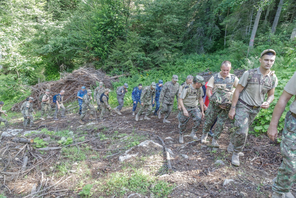 American and Romanian reserve service members participate in an orienteering training event