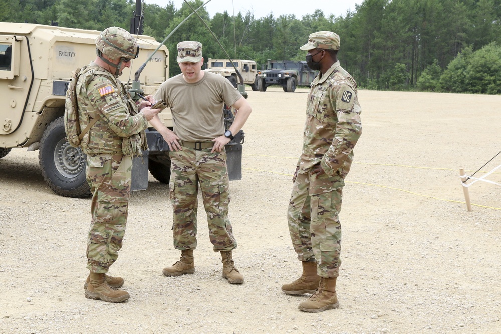 103rd ESC CG Visits Troops, Fort McCoy