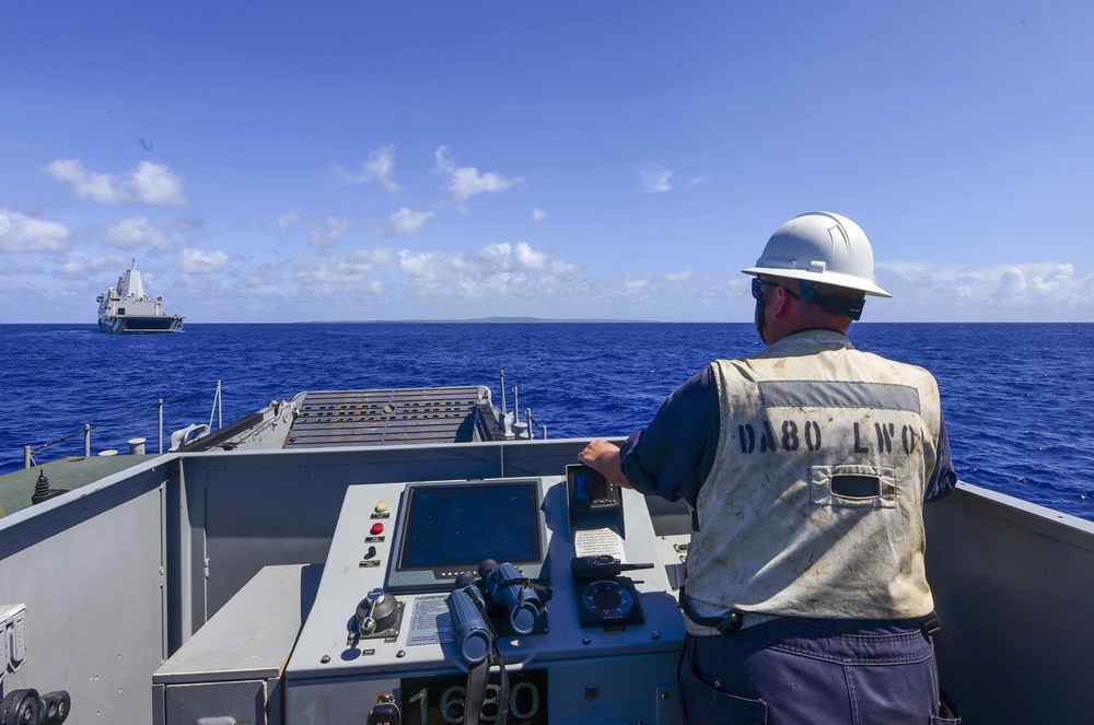 USS John P. Murtha (LPD 26) LCU Ops